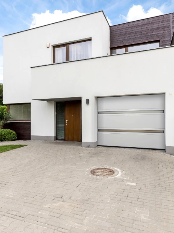 Autotallin nosto-ovi Slimline — JK-Ovet