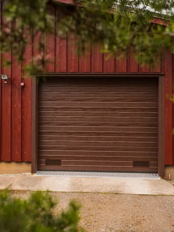 Vaakauritettu nosto-ovi Kouvolassa