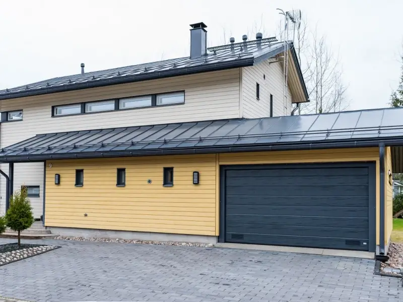 Leveä nosto-ovi Kouvolassa