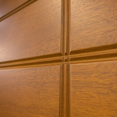 Okume-puu — yksilölliset kuvioinnit — aito puupinta — JK-Ovet