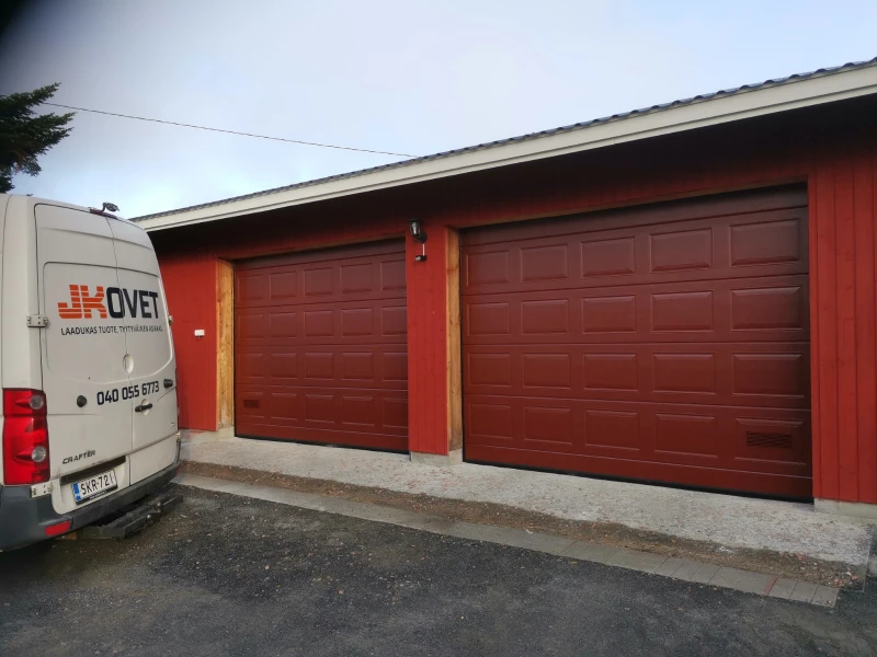 Nosto-ovet asennettuna peilikuvio — JK-Ovet