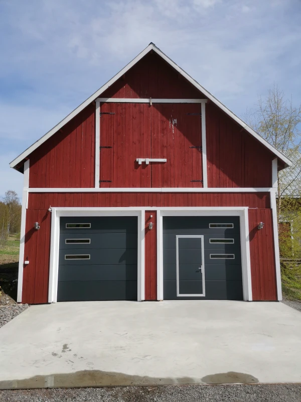 Nosto-ovet design-ikkunoilla ja käyntiovella Parikkalassa — JK-Ovet