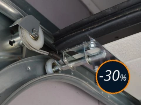 Nosto-oven nylonrullien vaihto ja voitelu — 8 kpl nylonrullia asennettuna JK-Ovet